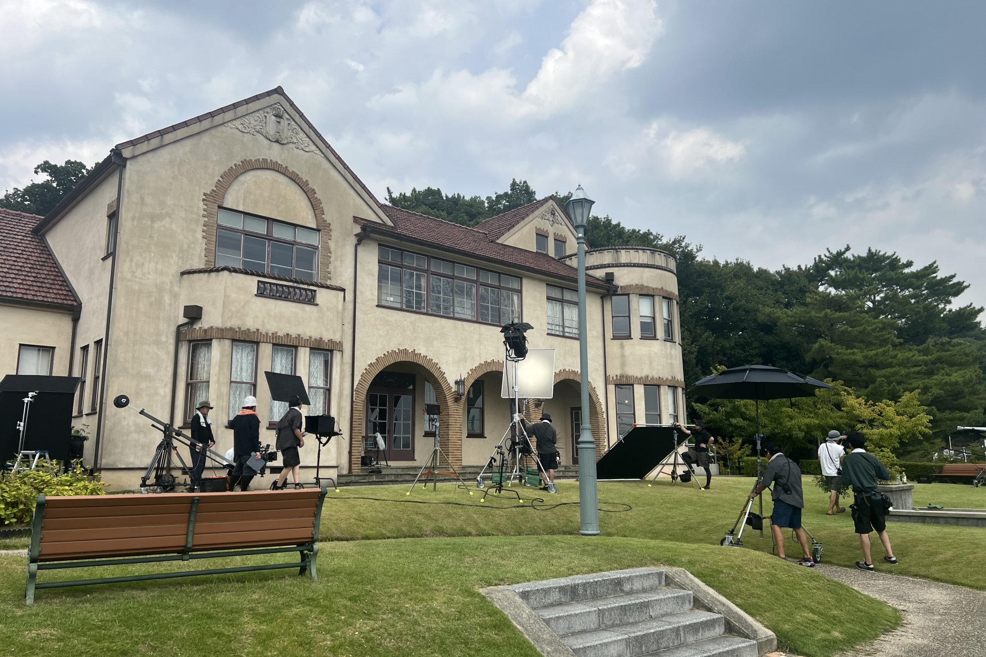 ⼤垣共⽴銀⾏CM「OKB荘シリーズ」の撮影を支援しました！