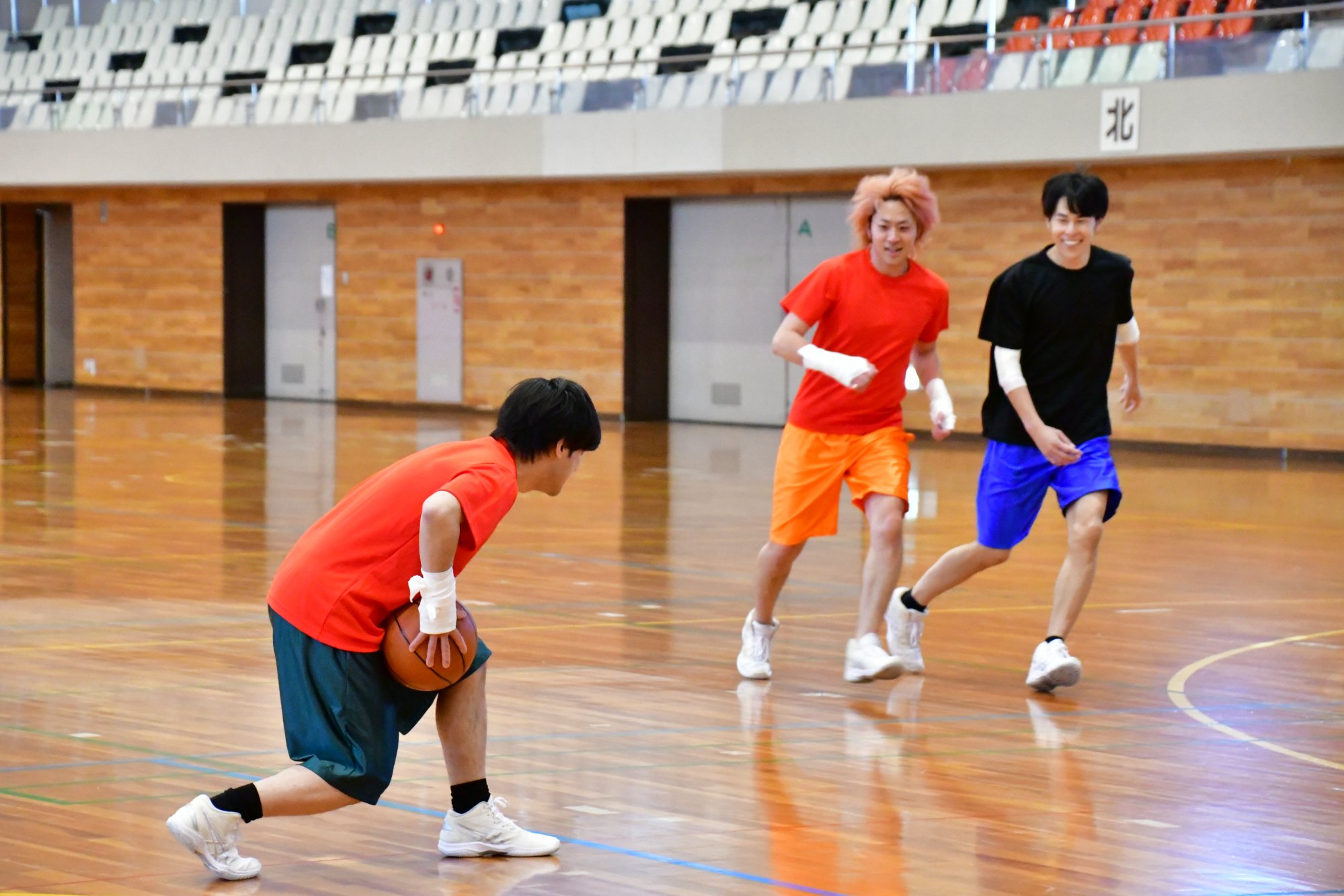 東海オンエア「【泥試合】関節固定バスケで｢１番大切な関節｣を決めよう！」を支援しました。