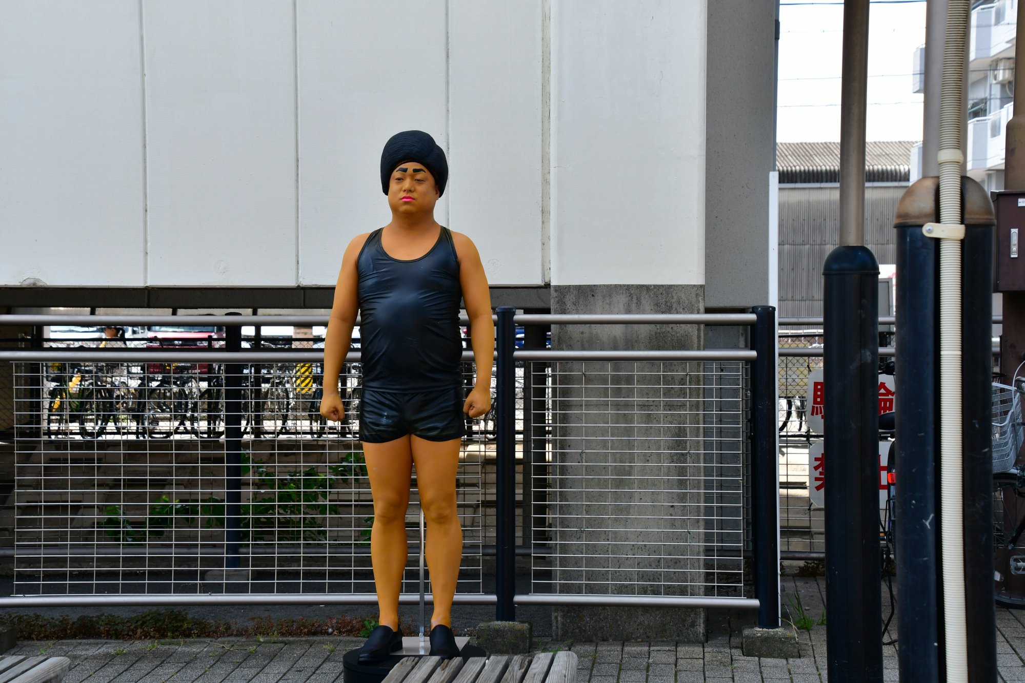 東海オンエア「【偉業】人間をフィギュアっぽく塗装したら『等身大フィギュア』が出来上がるはず！！！」を支援しました。