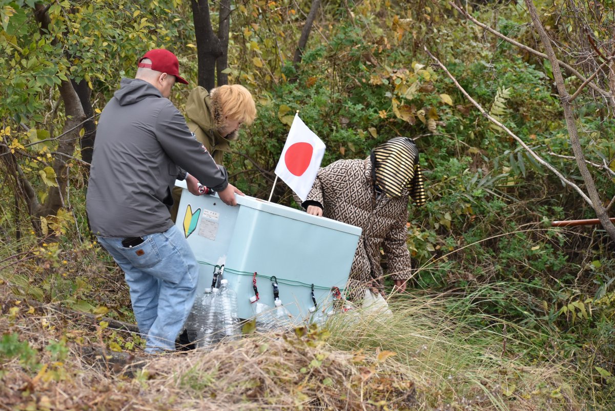 バスタブ運搬開始。