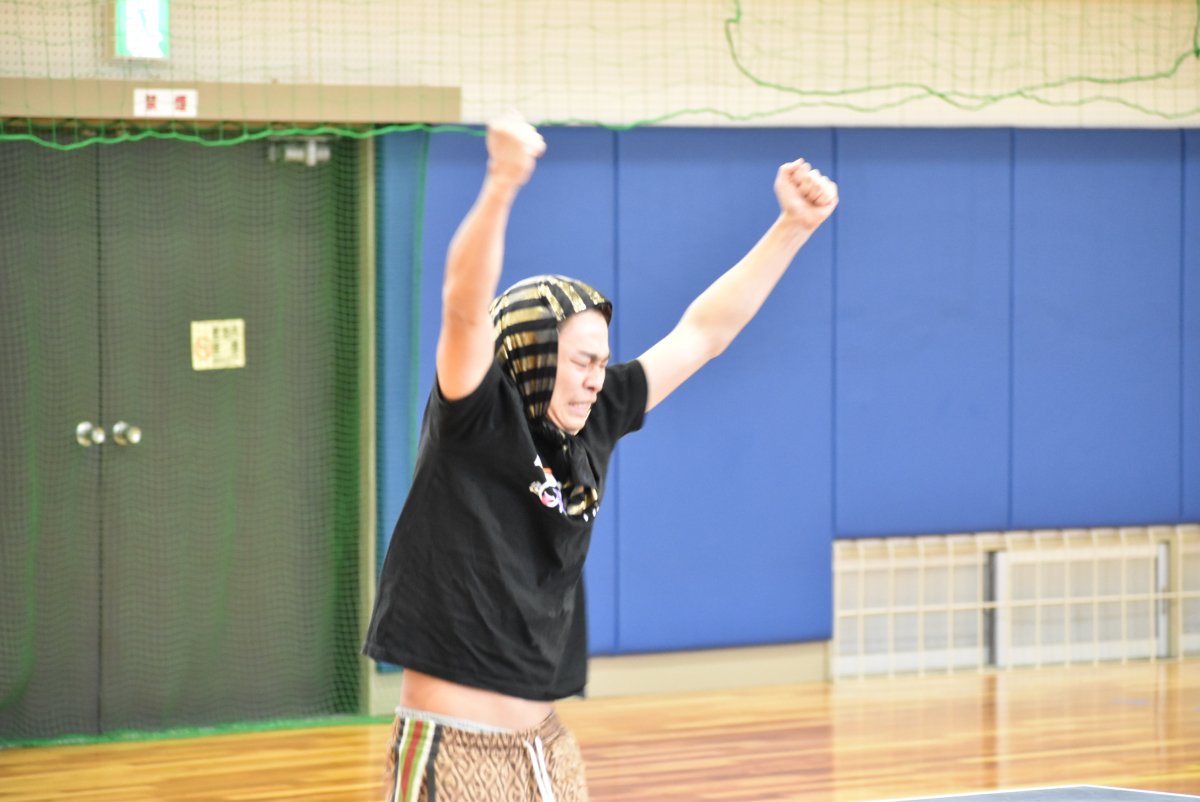 勝者の勝鬨。