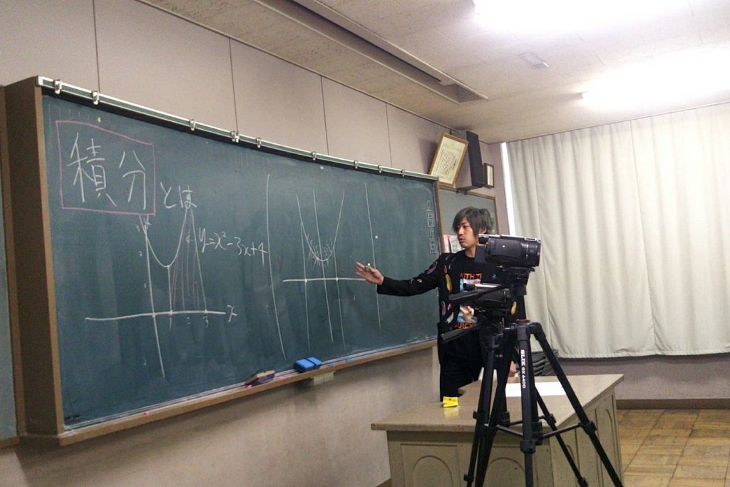 中学生ばりにふざけているてつや先生。