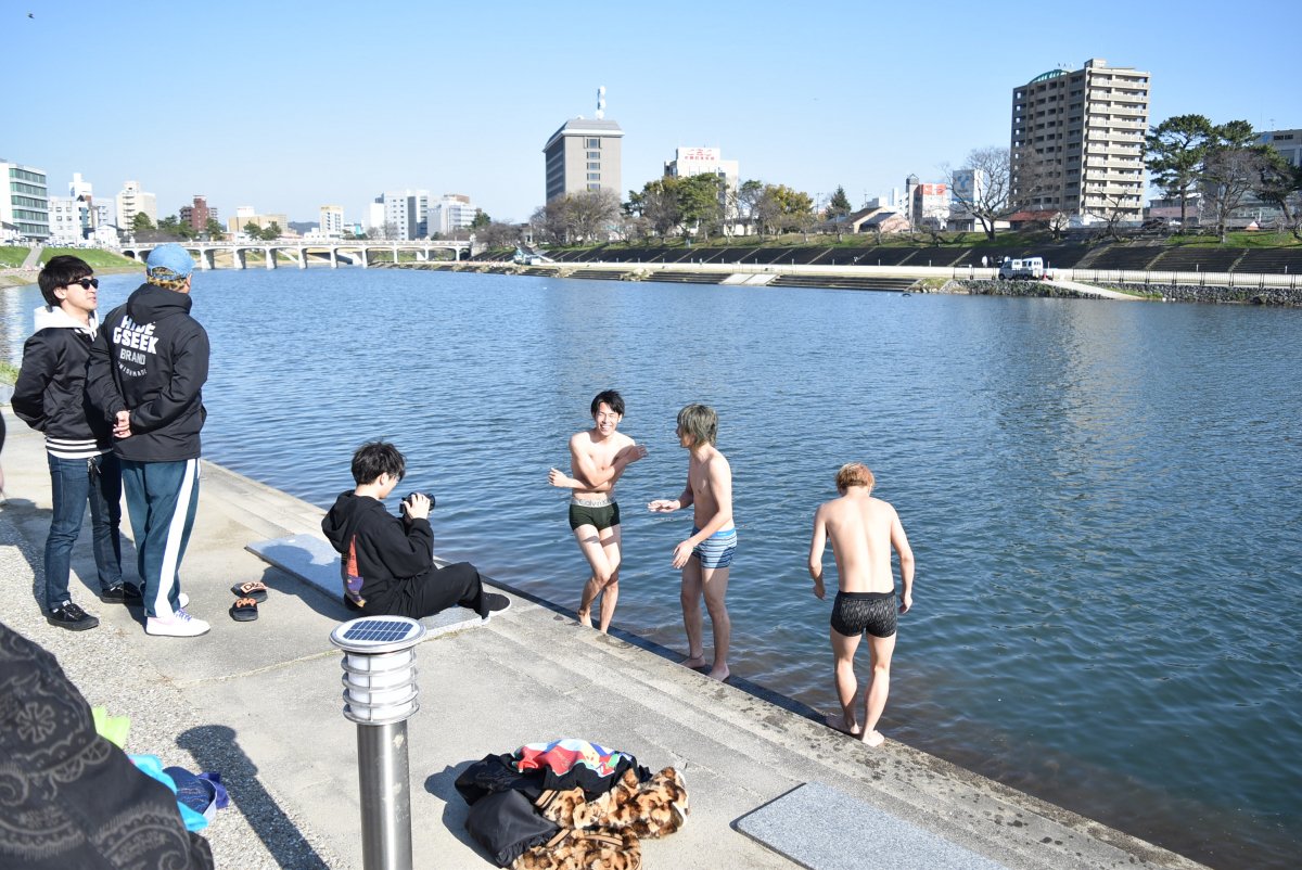 3月半ば16:00ごろ。割と寒いです。