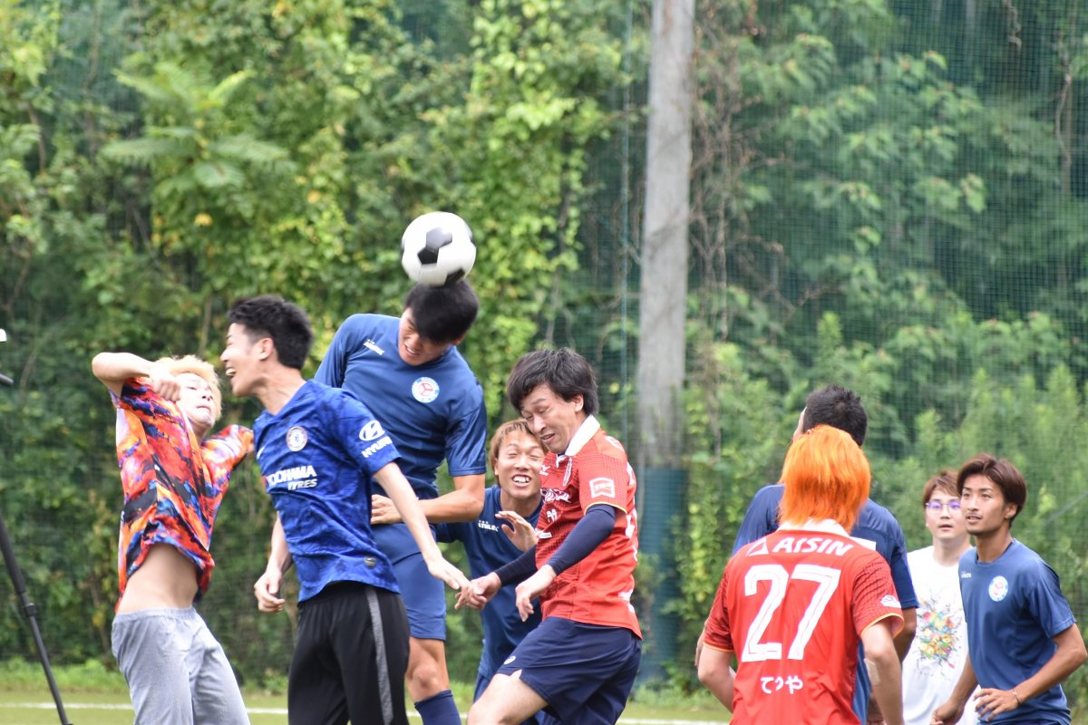 高さで張り合う。