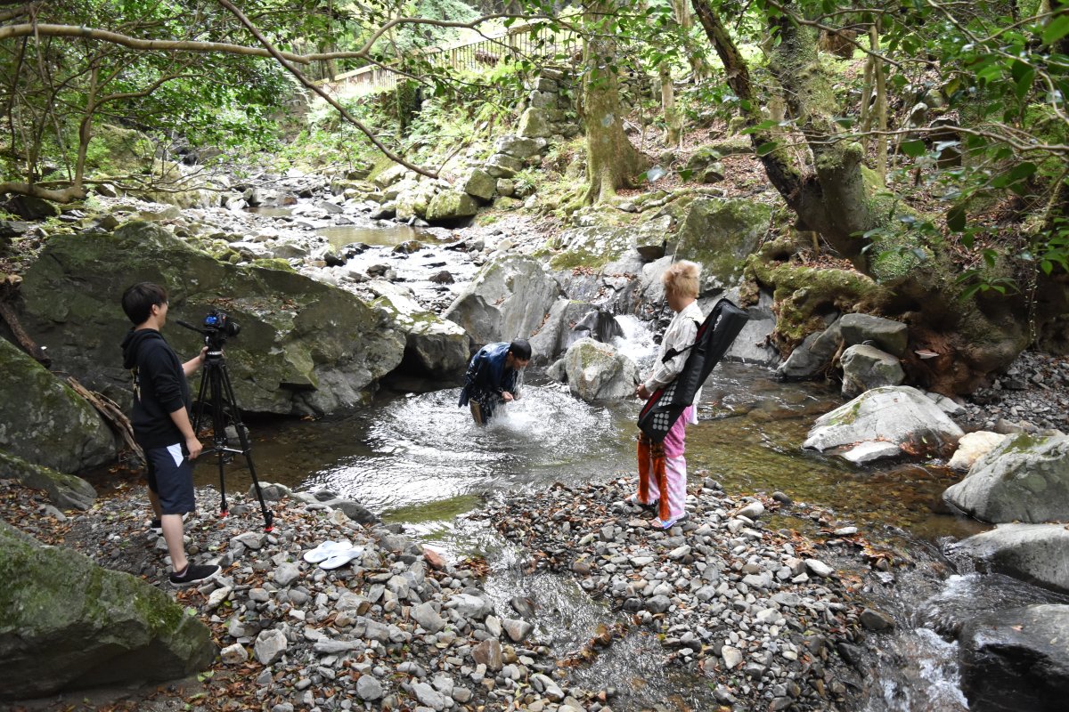 10月の山奥の清水。