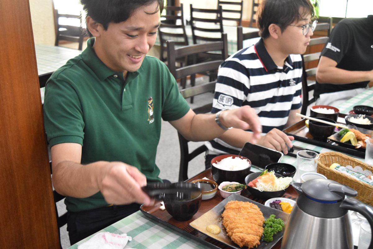 としみつは八丁味噌カツ定食。