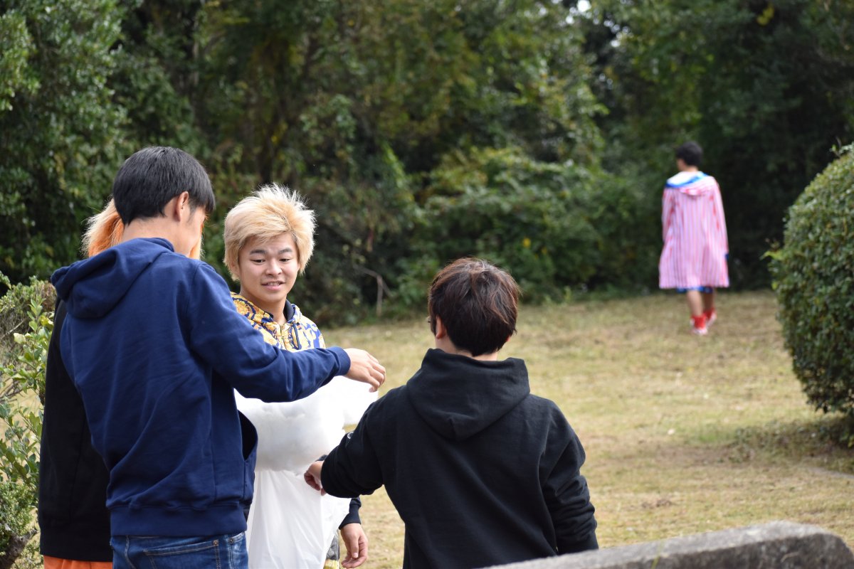 混ざれなくて寂しげなロッキー。