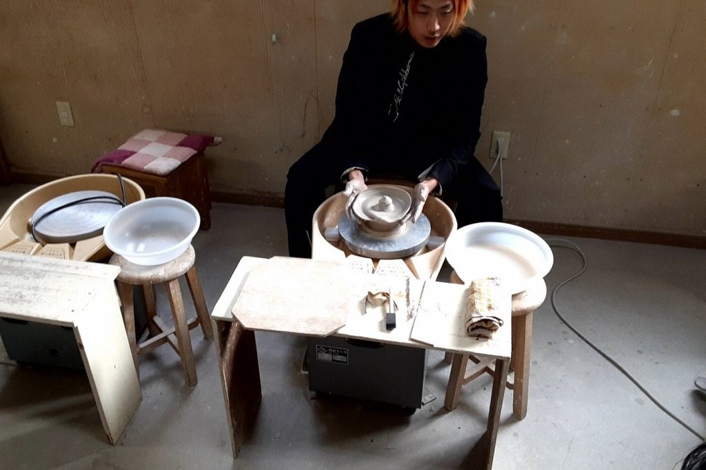 開く。
