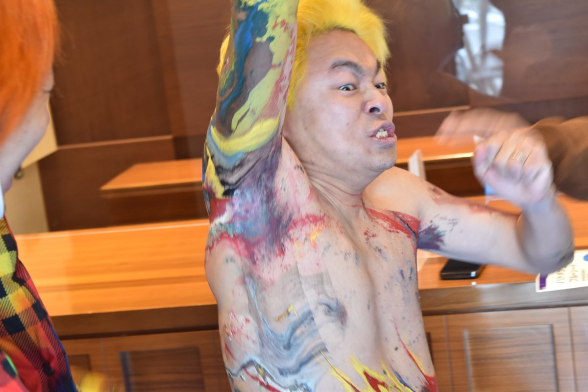 へばり付くわき毛を全力で剥がす。