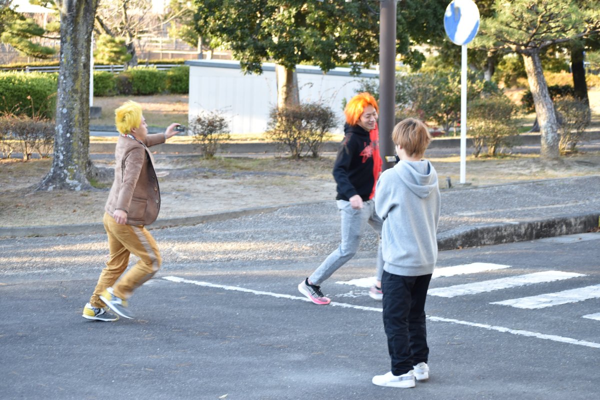 鬼に絡む。
