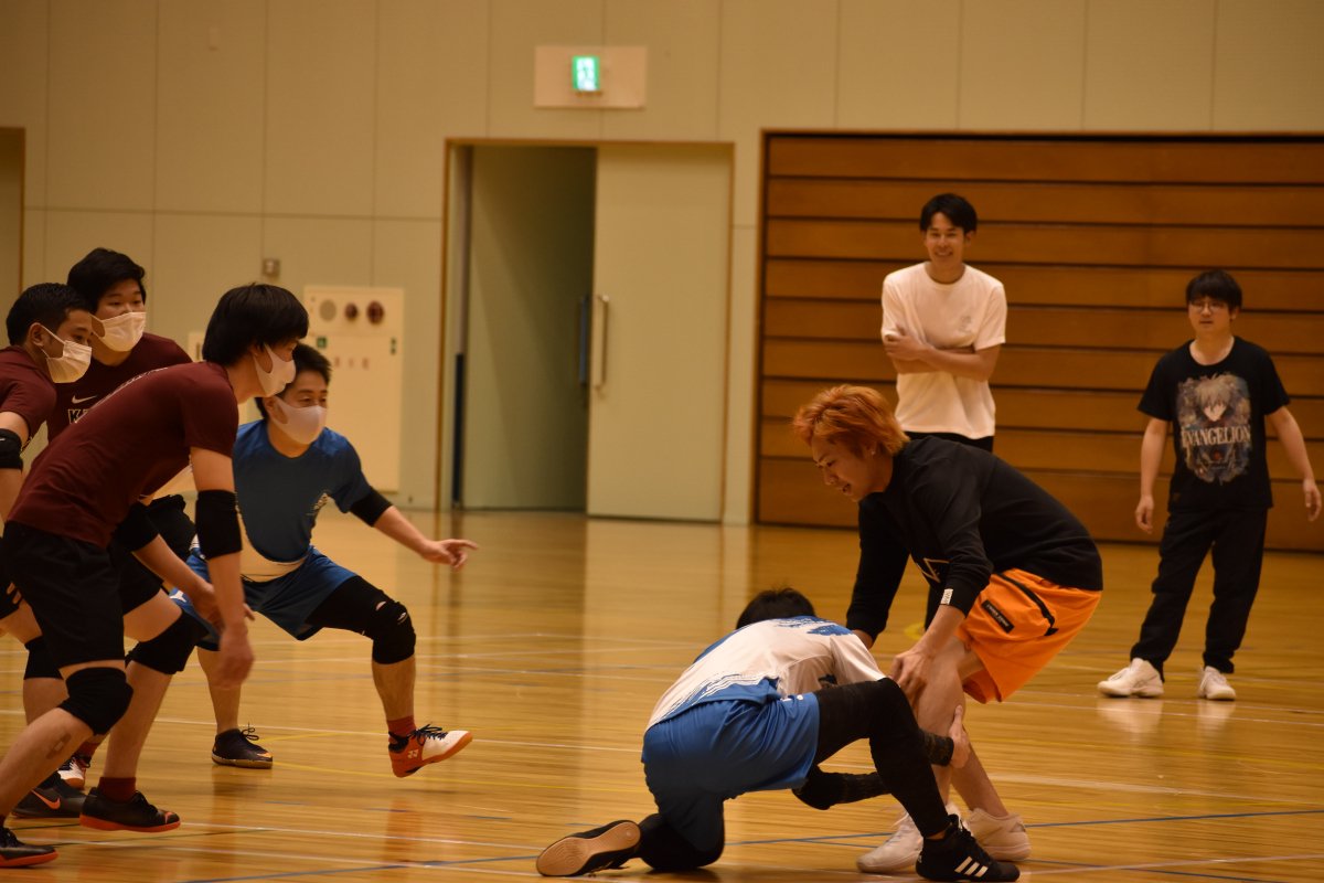 突破を試みる。