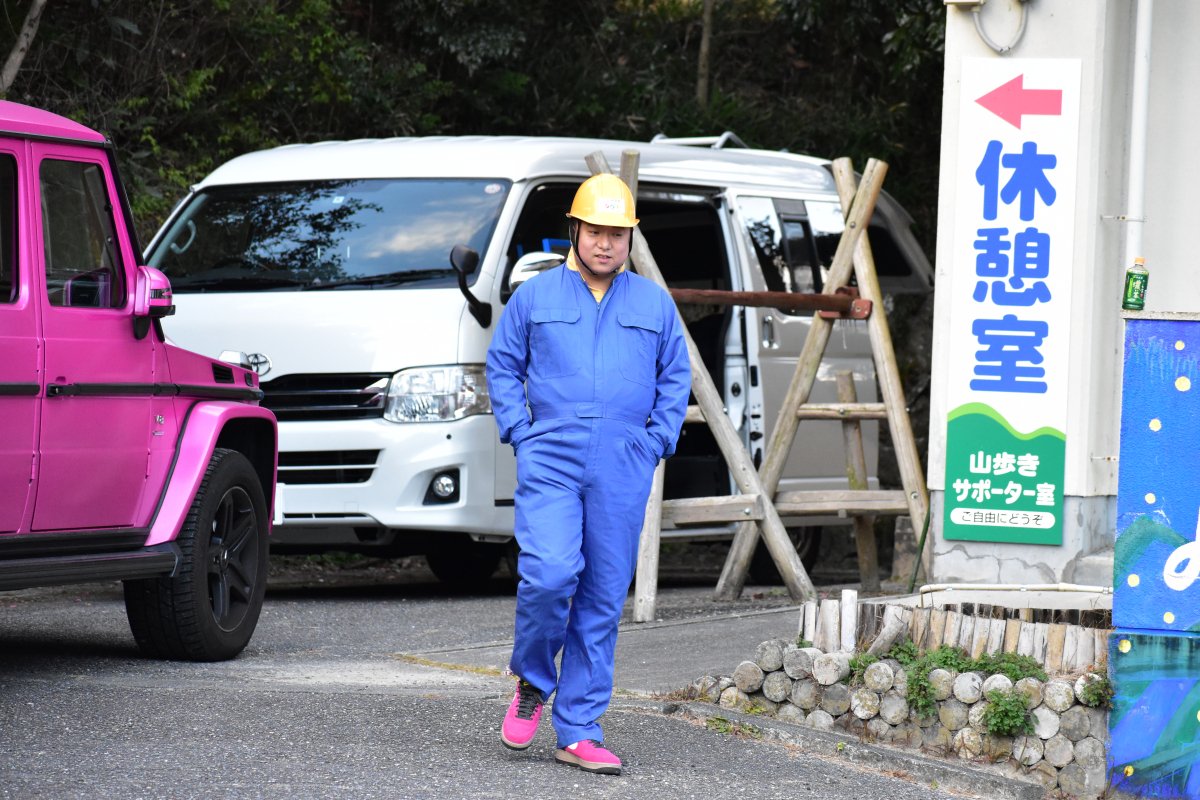 完全に作業員。