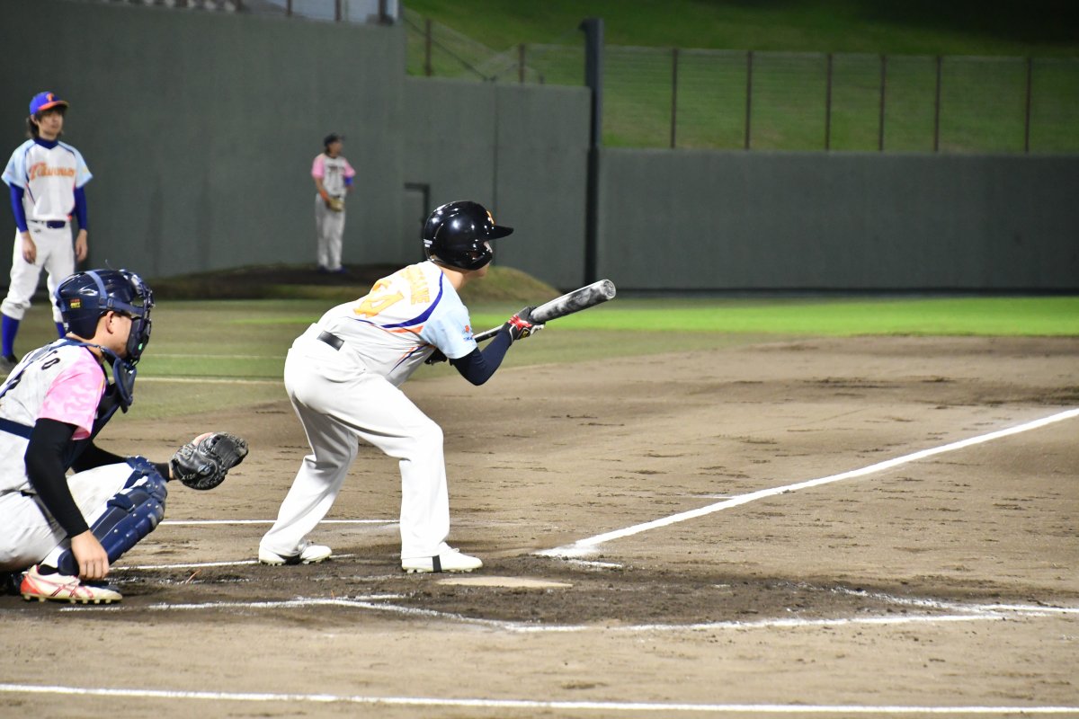 バントの構えで相手を惑わす