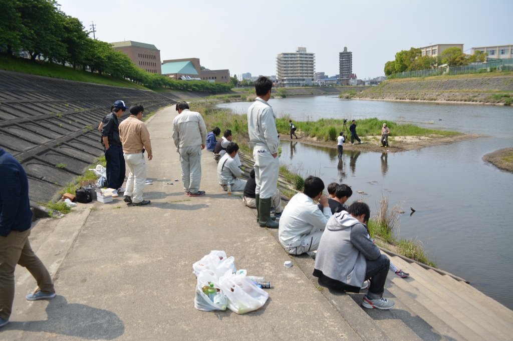 名人が投げる様子を見学。