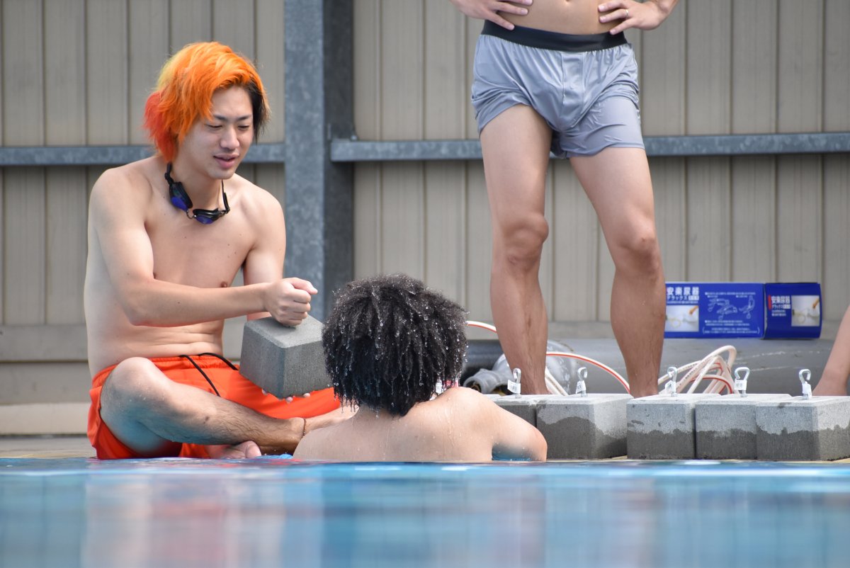 水をはじくアフロ。